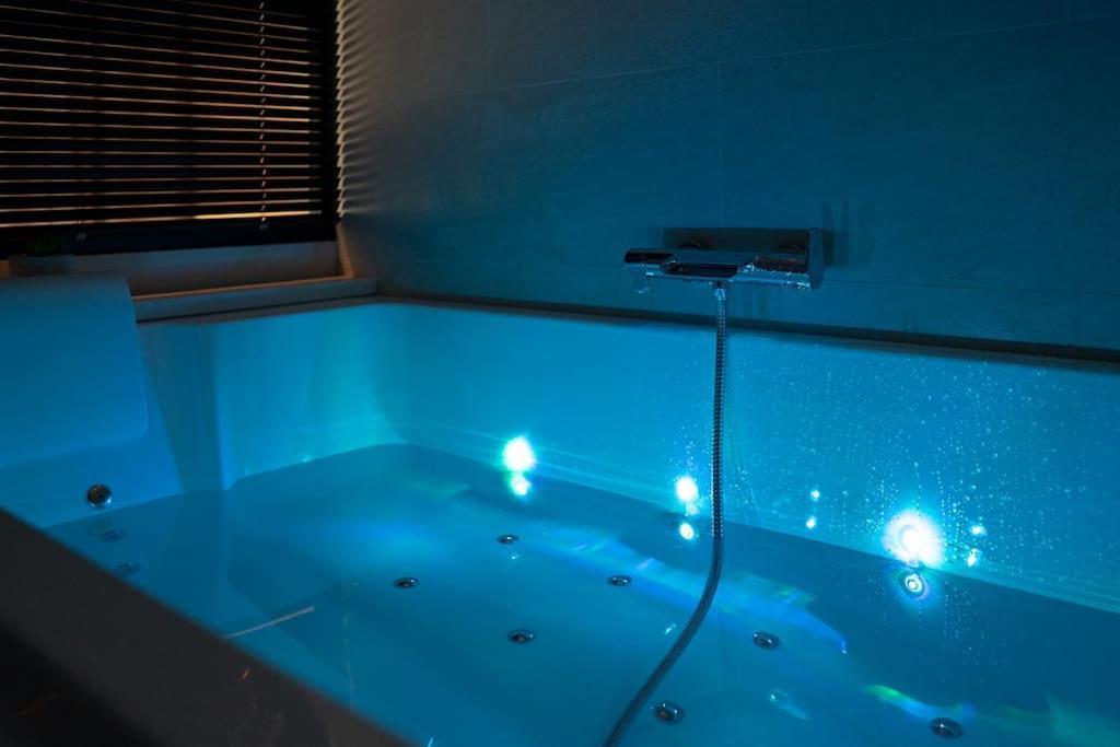 Suite De Luxe Jacuzzi Balneo,King Size Bed Collobrieres Exterior photo